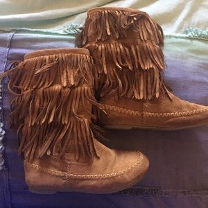 Girls 11 fringe boots